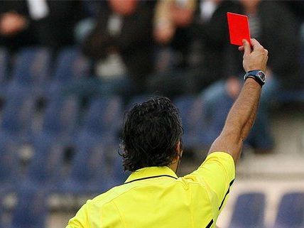Schiedsrichter in Wien: Ein undankbarer Job zwischen Leidenschaft und Wahnsinn. Schiedsrichter in Wien: Ein undankbarer Job zwischen Leidenschaft und Wahnsinn.
