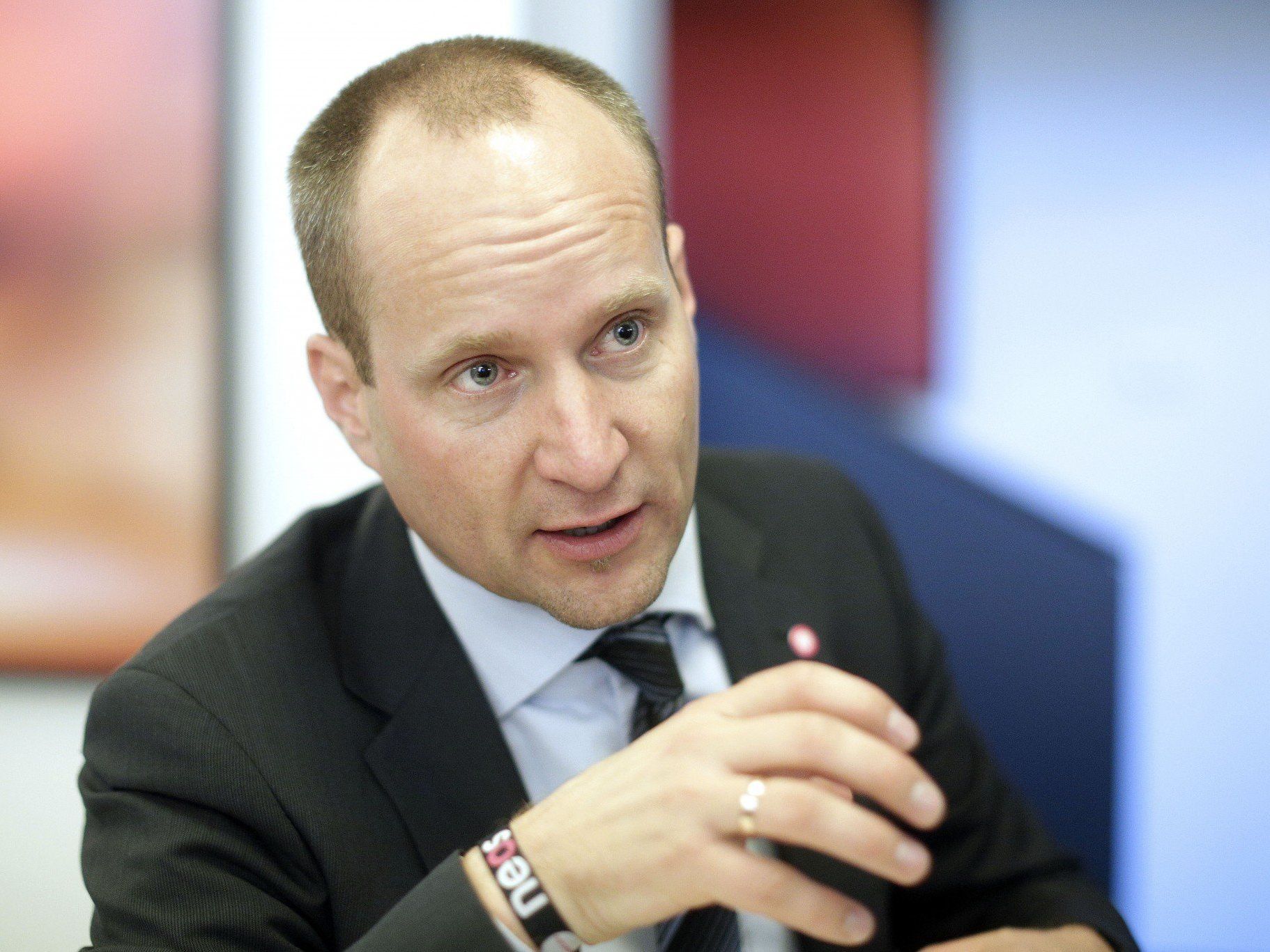Matthias Strolz will mehr Privat weniger Staat. Matthias Strolz will mehr Privat weniger Staat.