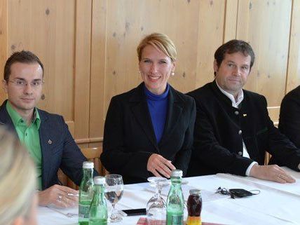 Bei der Sitzung am Montag. Bei der Sitzung am Montag.