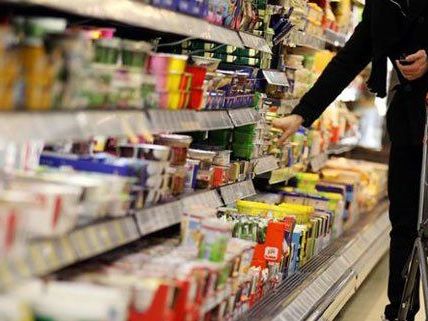Der verdächtige wurde beim Supermarkteinbruch gefilmt. Der verdächtige wurde beim Supermarkteinbruch gefilmt.