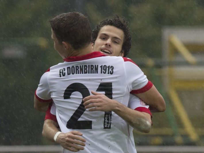 Sechs Mal durften die Rothosen im Heimspiel gegen Schlusslicht Wals jubeln. Sechs Mal durften die Rothosen im Heimspiel gegen Schlusslicht Wals jubeln.