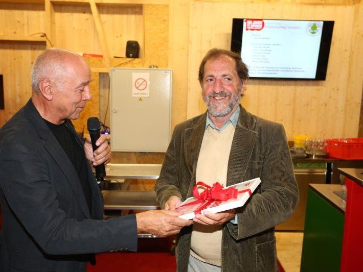 Erwin Reis wurde beim FC Dornbirn zum Ehrenmitglied ernannt. Erwin Reis wurde beim FC Dornbirn zum Ehrenmitglied ernannt.