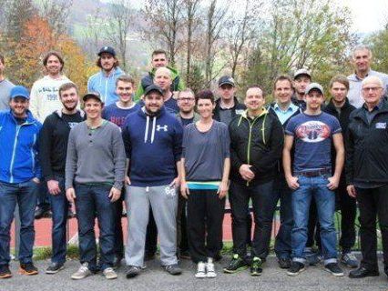 In Tschaggungs führte der Eishockeyverband einen Übungsleiterkurs durch. In Tschaggungs führte der Eishockeyverband einen Übungsleiterkurs durch.