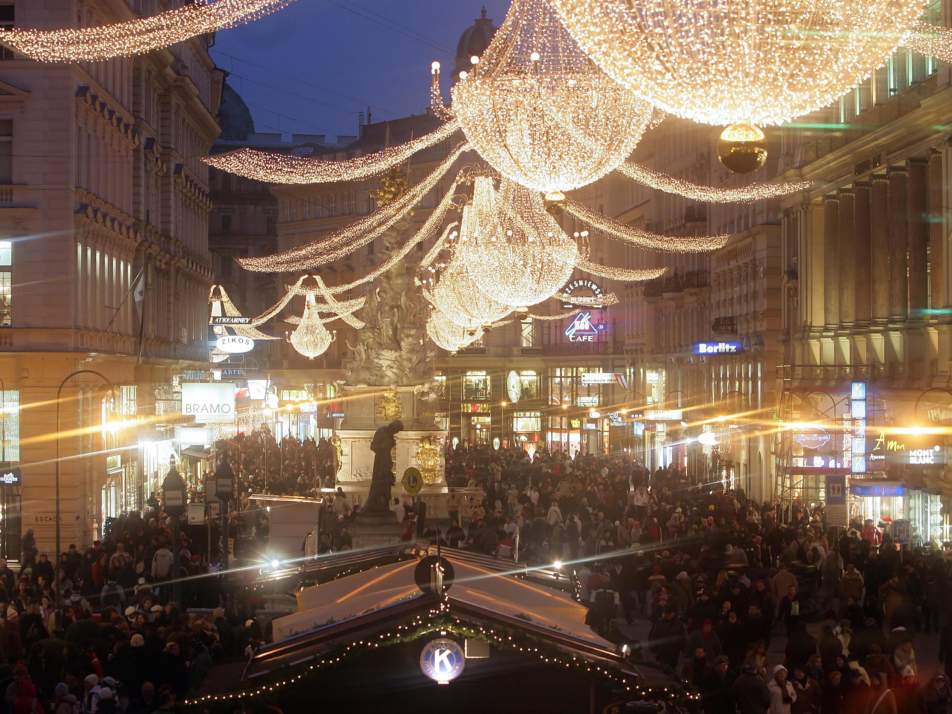 1. Einkaufssamstag - 700.000 Besucher auf Wiener Shoppingmeilen