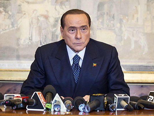 Berlusconi: Parteiumbenennung und -abspaltung