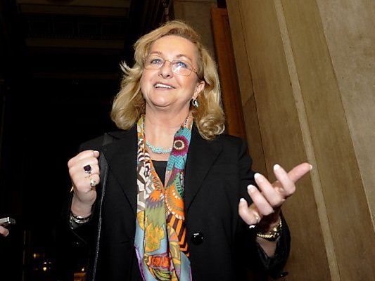 Finanzministerin sollte für Aufklärung sorgen Finanzministerin sollte für Aufklärung sorgen