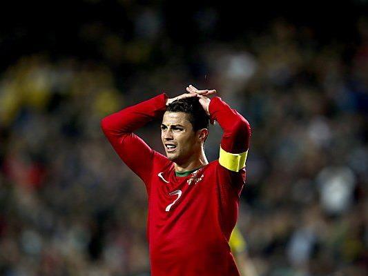Cristiano Ronaldo sauer auf Blatter