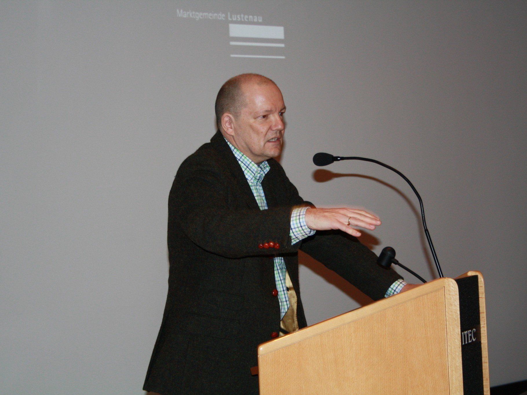 Wird einführende Worte zur Enthüllung des Gedenksteins sprechen: Dr. Wolfgang Scheffknecht Wird einführende Worte zur Enthüllung des Gedenksteins sprechen: Dr. Wolfgang Scheffknecht