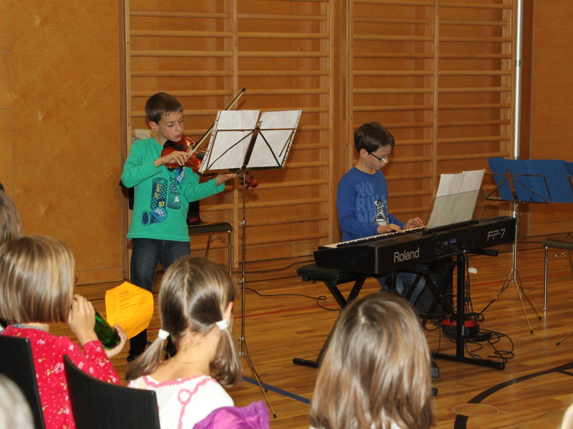 36 Kinder und Jugendliche aus Fraxern werden derzeit an der Musikschule Rankweil-Vorderland unterrichtet. 36 Kinder und Jugendliche aus Fraxern werden derzeit an der Musikschule Rankweil-Vorderland unterrichtet.