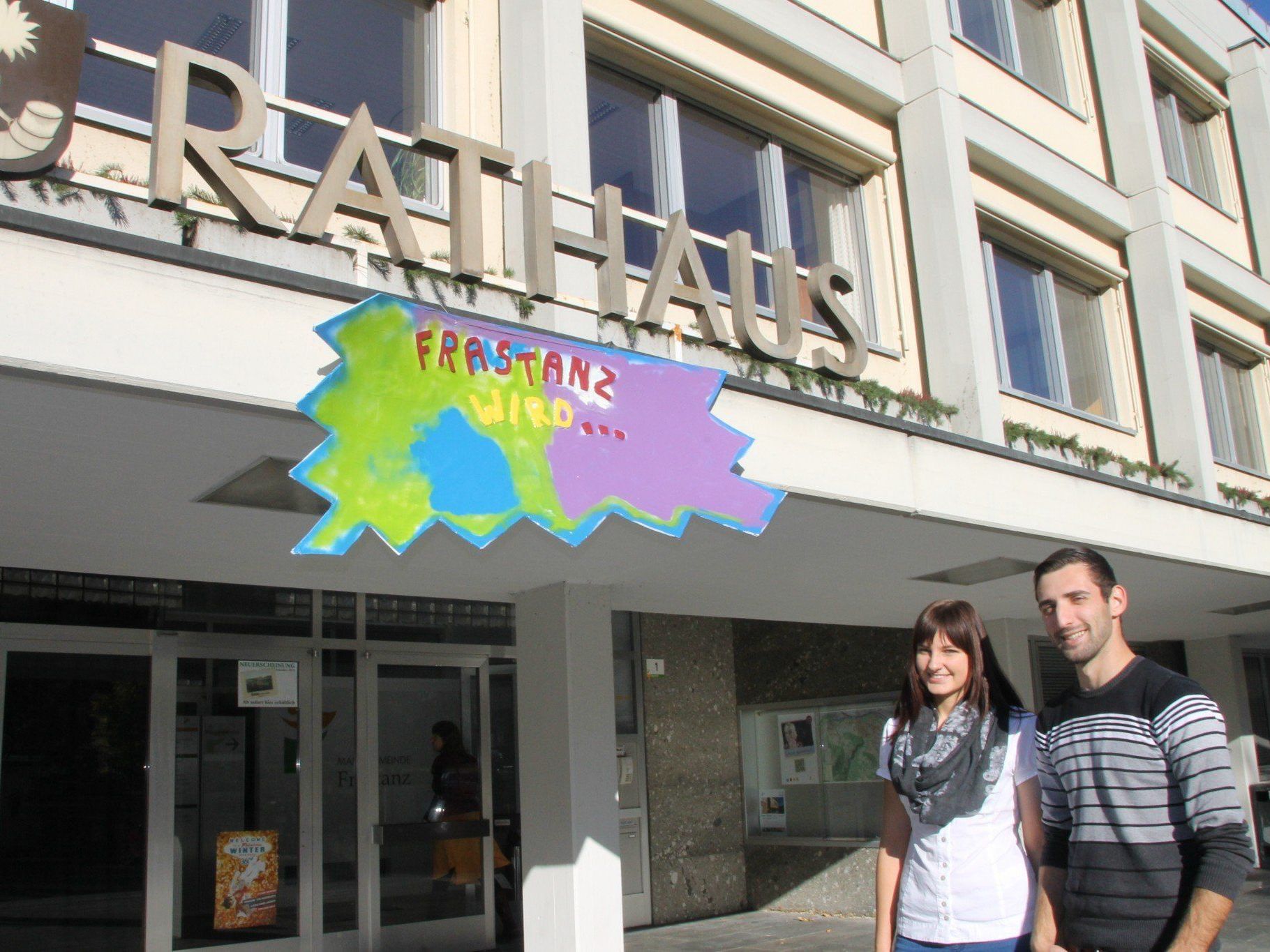 Julia Giesinger und Serdar Kaya (v.l.) modererierten den Jugendbeteiligungstag im Rathaus Julia Giesinger und Serdar Kaya (v.l.) modererierten den Jugendbeteiligungstag im Rathaus