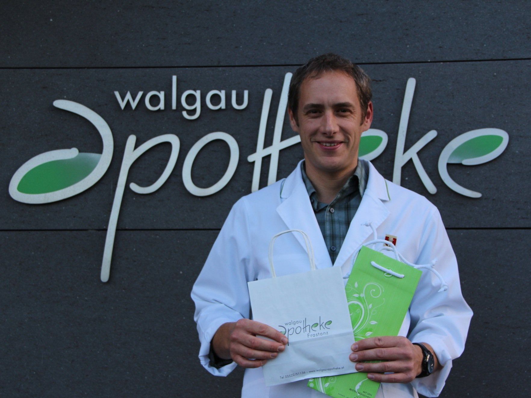 Apotheker Tobias Gut freut sich, einen Umweltschritt getan zu haben. Apotheker Tobias Gut freut sich, einen Umweltschritt getan zu haben.