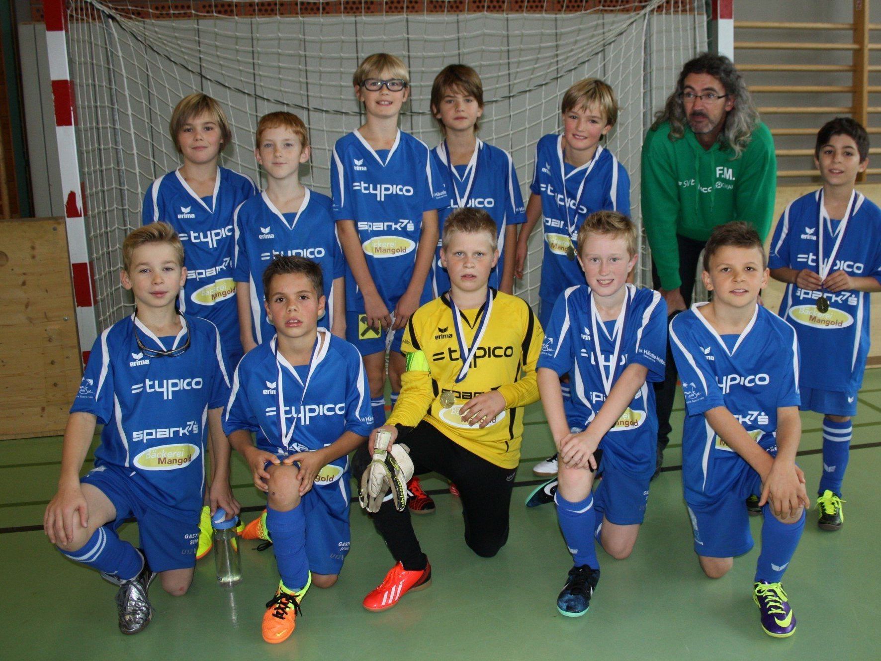 Auch der Lochauer Fußballnachwuchs war hier erfolgreich. Im Bild die beiden U 11 Teams mit Trainer Marc Forster. Auch der Lochauer Fußballnachwuchs war hier erfolgreich. Im Bild die beiden U 11 Teams mit Trainer Marc Forster.