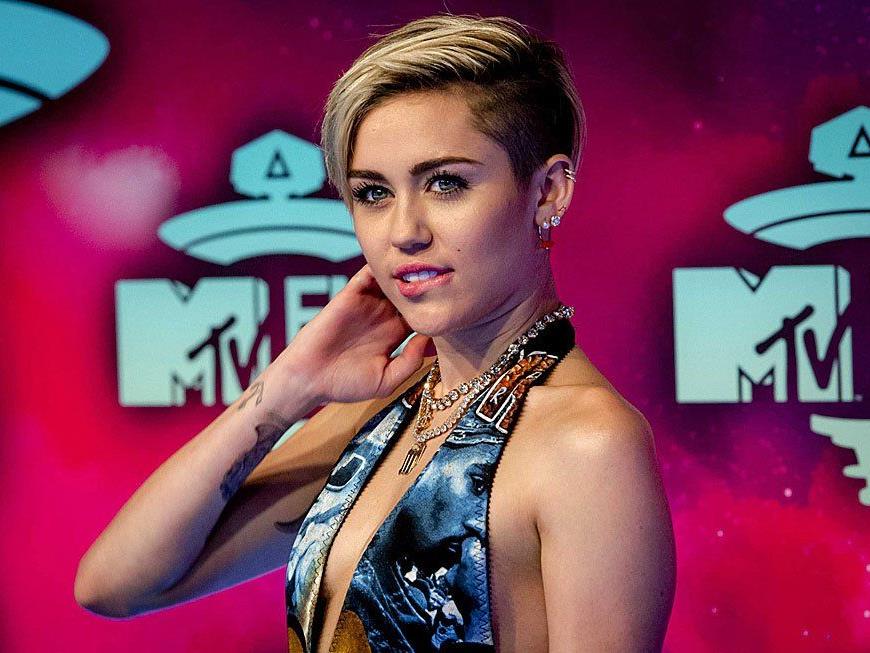 Einen denkwürdigen Auftritt legte Miley Cyrus hin.