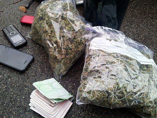 Die WEGA entdeckte eine große Menge Cannabis in einem Auto Die WEGA entdeckte eine große Menge Cannabis in einem Auto