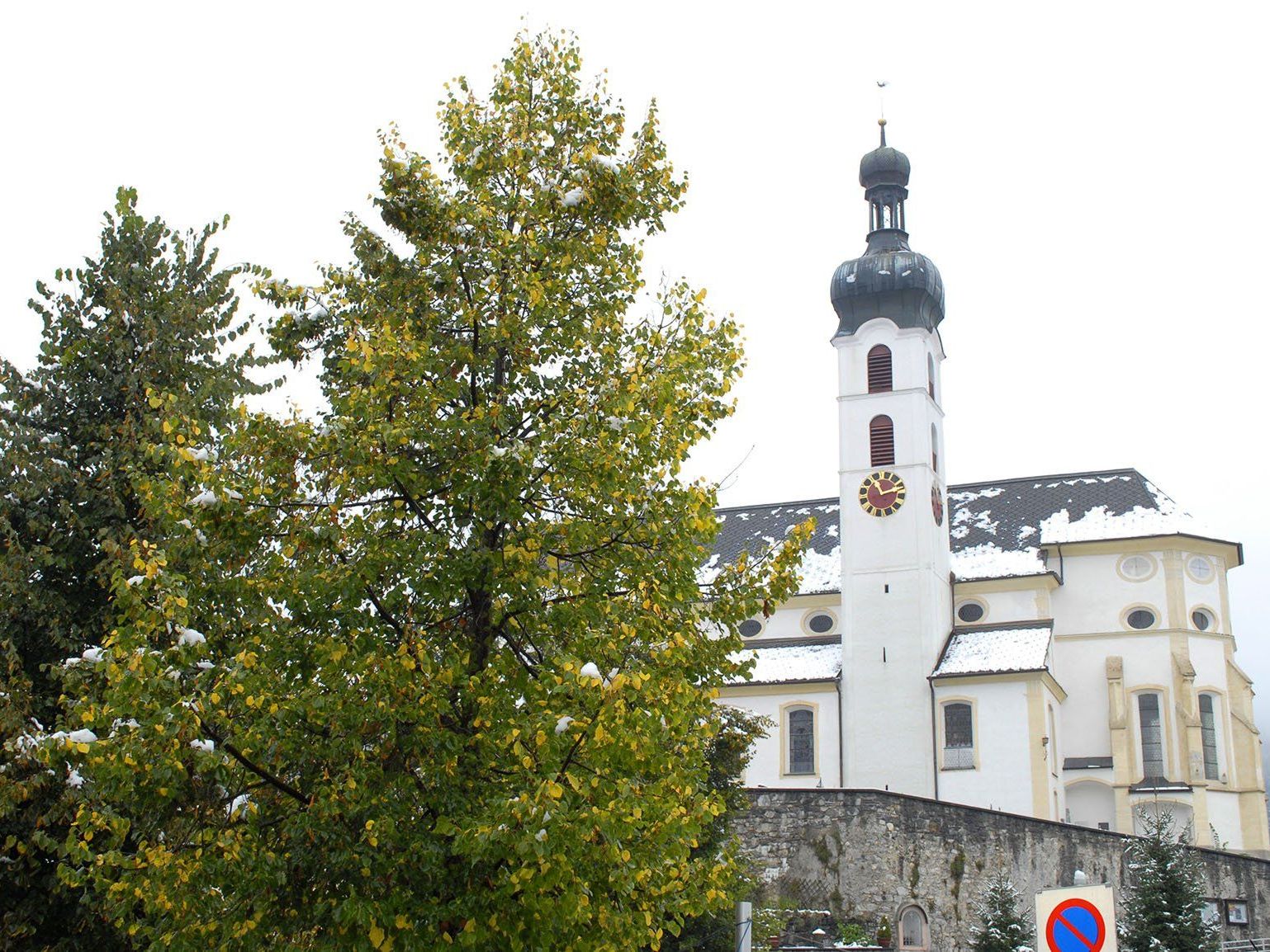 Adventkranzbinden und Liturgiefeiern in der Pfarr- und Wallfahrtskirche Tschagguns Adventkranzbinden und Liturgiefeiern in der Pfarr- und Wallfahrtskirche Tschagguns