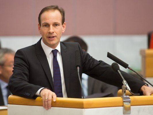 Dieter Egger erhält moralische Unterstützung aus unerwarteter Richtung. Dieter Egger erhält moralische Unterstützung aus unerwarteter Richtung.