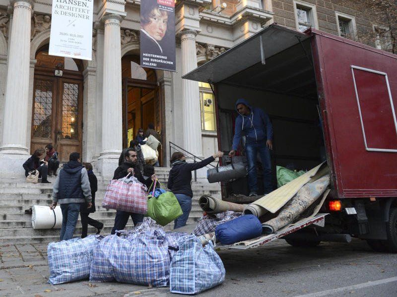 Die Flüchtlinge haben die Akademie wieder verlassen.