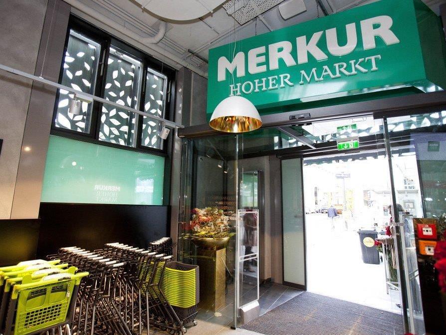 Merkur beliefert in Wien seine Kunden mit Fahrradboten.
