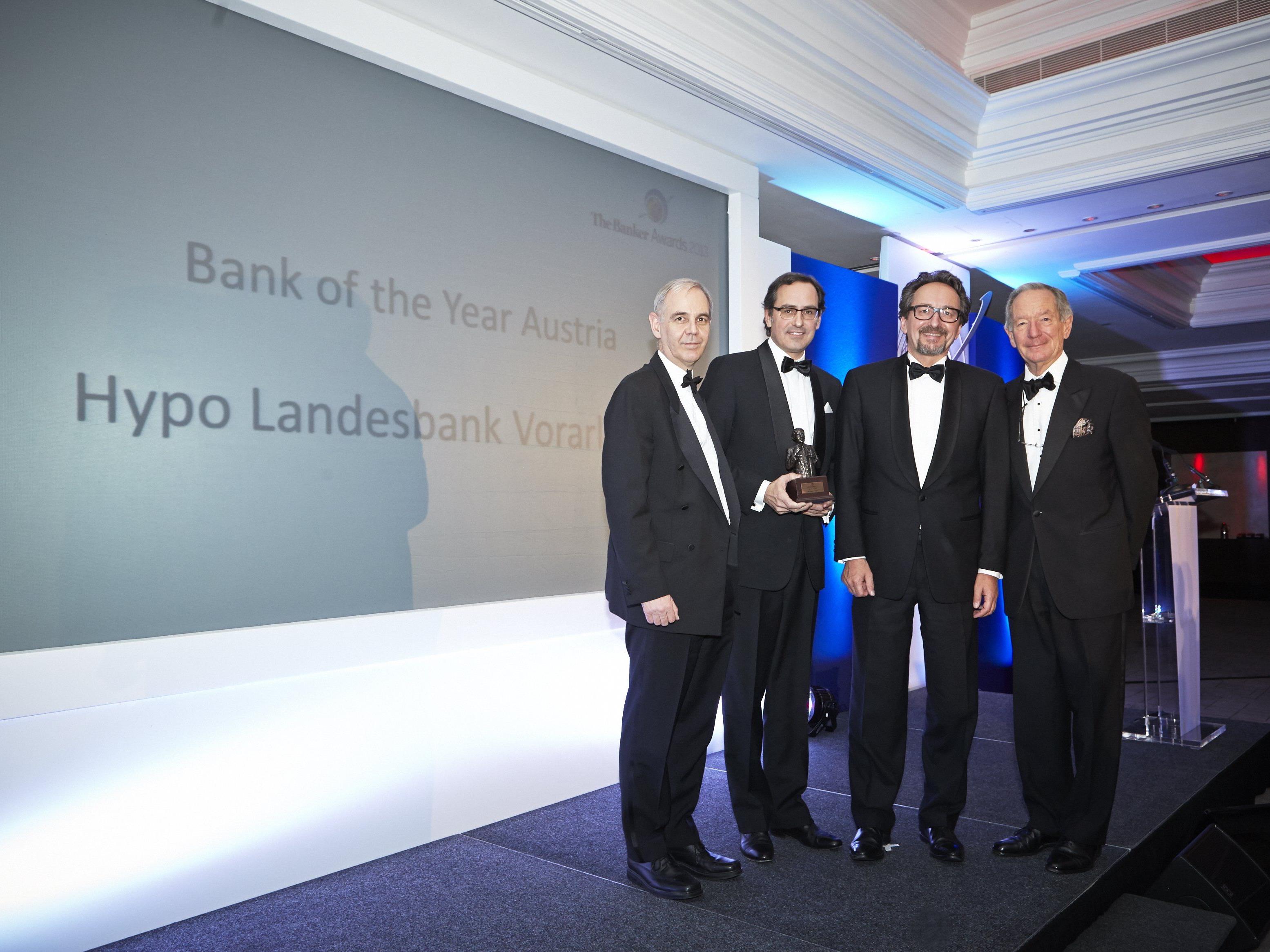 "Bank of the Year 2013": Strahlende Gesichter bei der Preisverleihung.