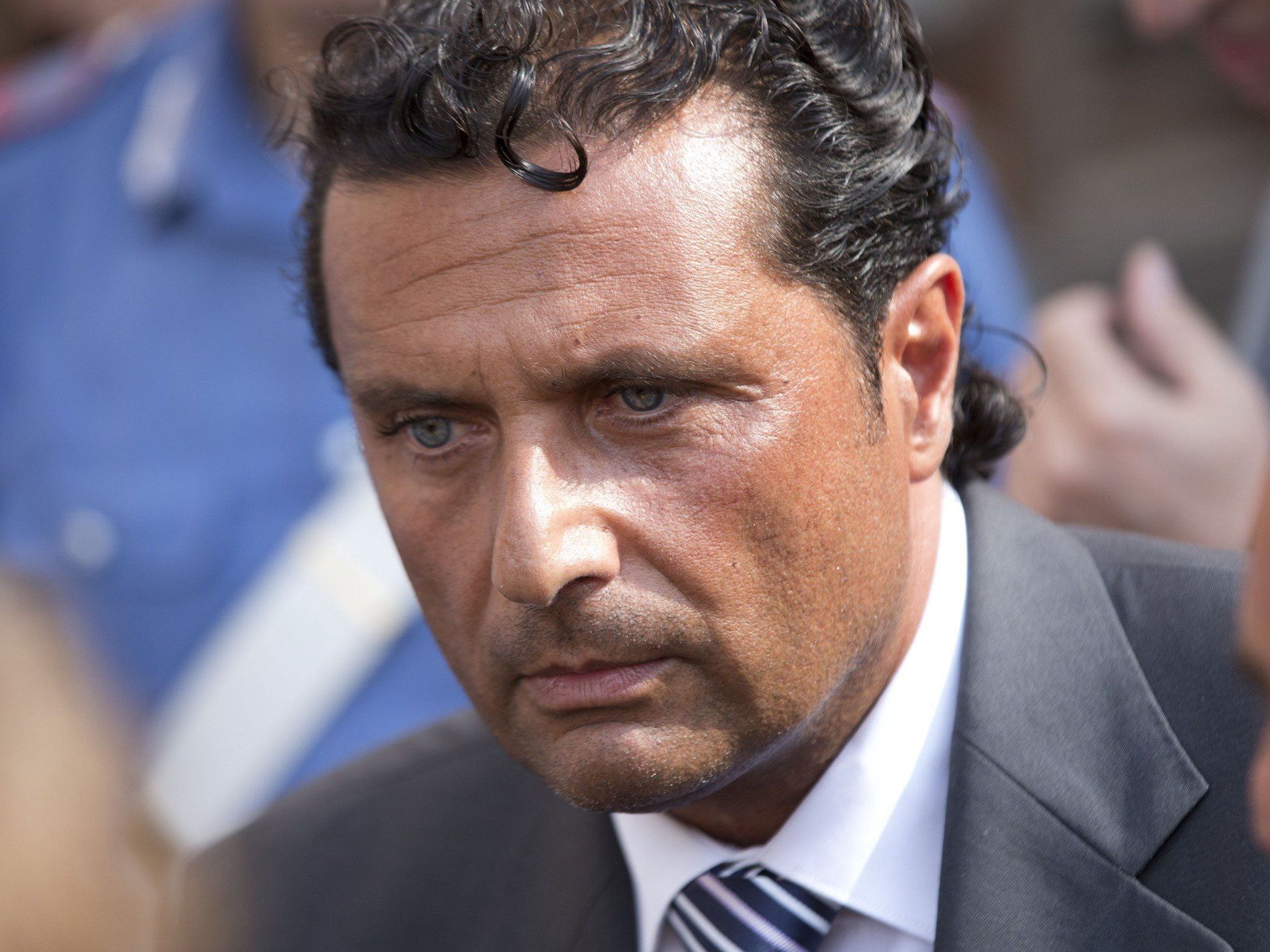 Verteidiger: "Schettino ist kein Feigling". Verteidiger: "Schettino ist kein Feigling".
