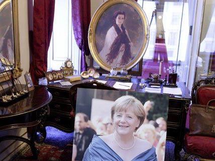 Merkel statt Sisi - Schmäh in der Wiener Hofburg.