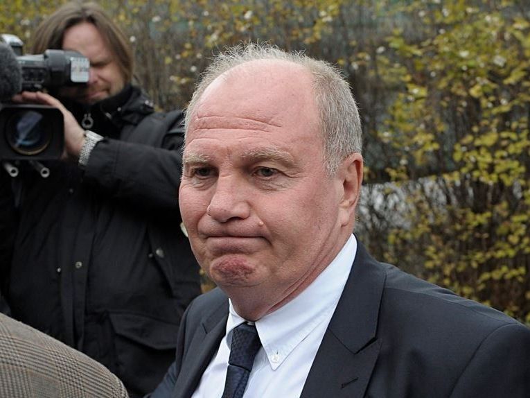 Die Anklage steht: Uli Honeß musste fest schlucken. Die Anklage steht: Uli Honeß musste fest schlucken.