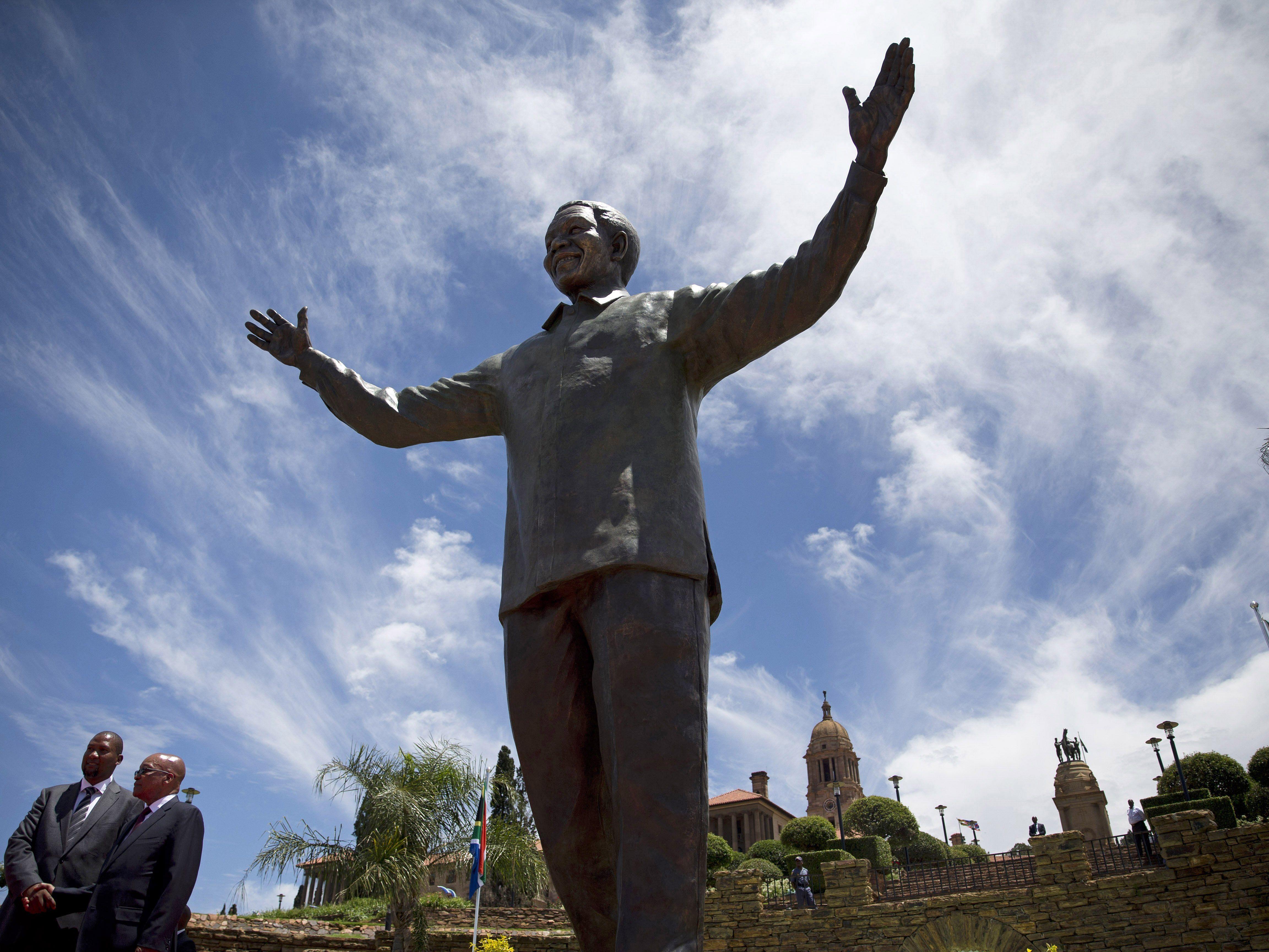 In der Hauptstadt Pretoria wurde die neun Meter hohe Statue von Nelson Mandela enthüllt.