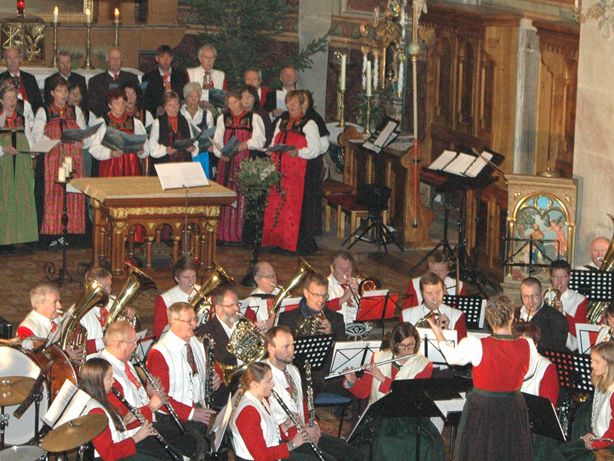 Stimmungsvolles Adventskonzert in der Pfarrkirche Riezlern. Stimmungsvolles Adventskonzert in der Pfarrkirche Riezlern.