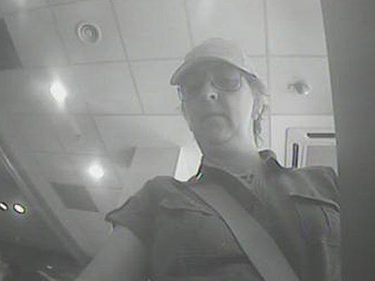 Diese Frau wird nach einem Diebstahl in einem Spital in Penzing gesucht
