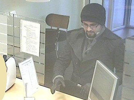 Der Täter beim Überfall Der Täter beim Überfall