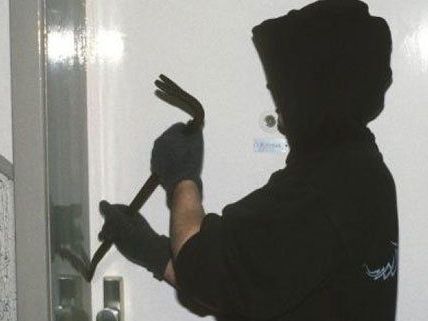 Einbrecher verschafften sich über ein Stiegenhaus Zutritt zu einer Bäckerei Einbrecher verschafften sich über ein Stiegenhaus Zutritt zu einer Bäckerei