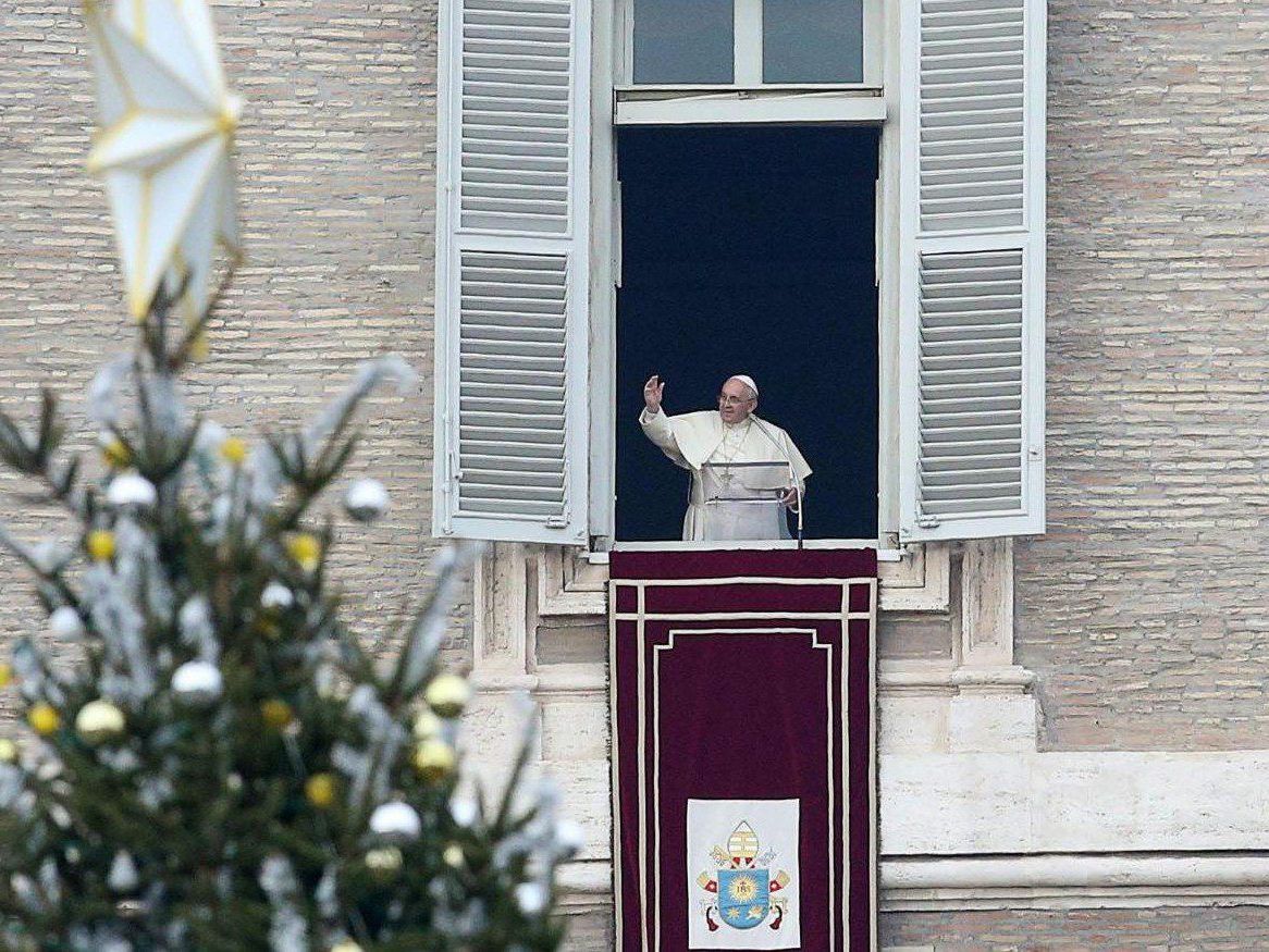 Papst Franziskus wird am Heiligen Abend seine erste Christmette abhalten. Papst Franziskus wird am Heiligen Abend seine erste Christmette abhalten.