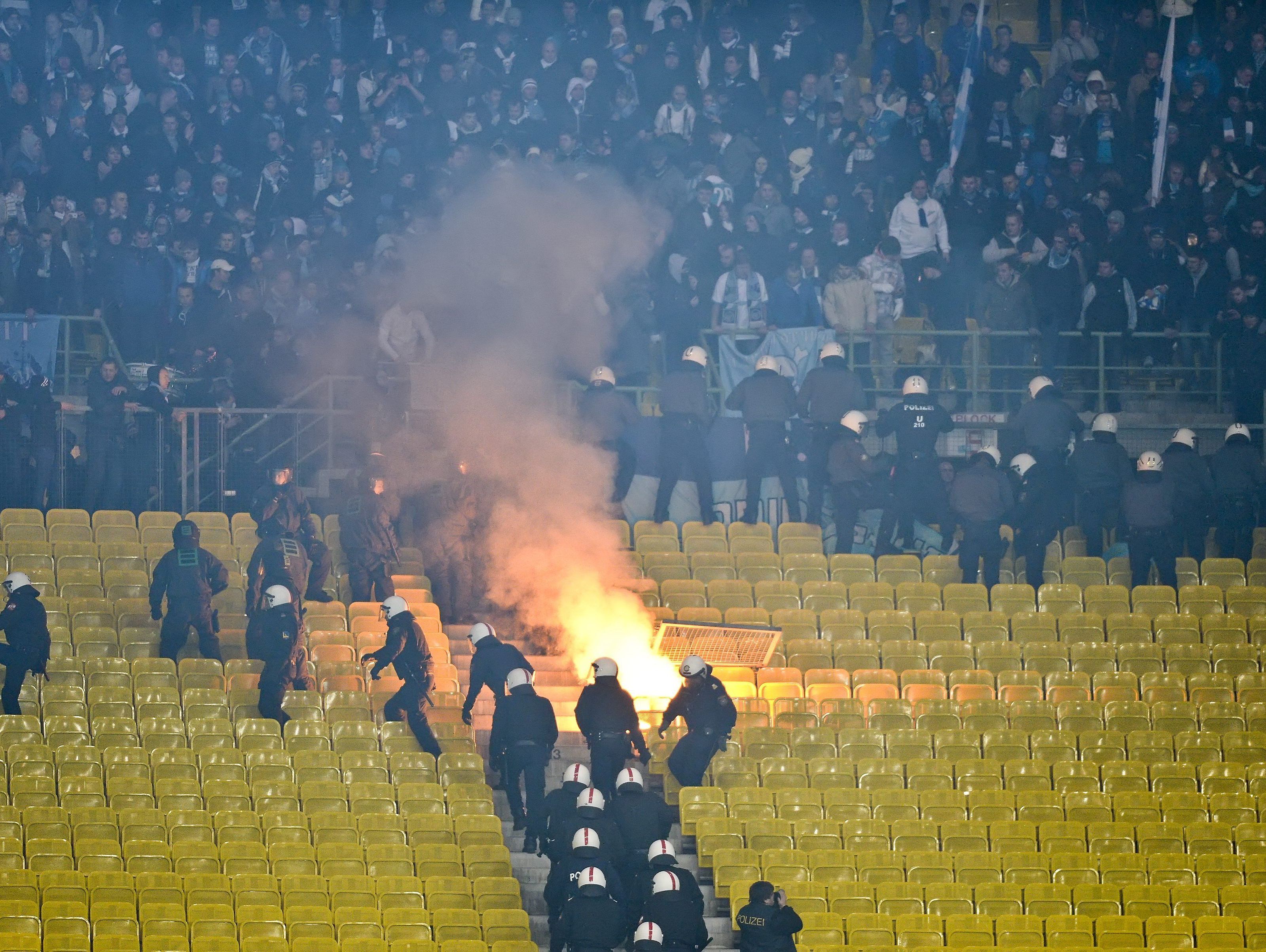 Bei den Ausschreitungen beim Champions League zwischen Austria Wien und Zenit St. Petersburg wurden sechs Personen verletzt. Bei den Ausschreitungen beim Champions League zwischen Austria Wien und Zenit St. Petersburg wurden sechs Personen verletzt.