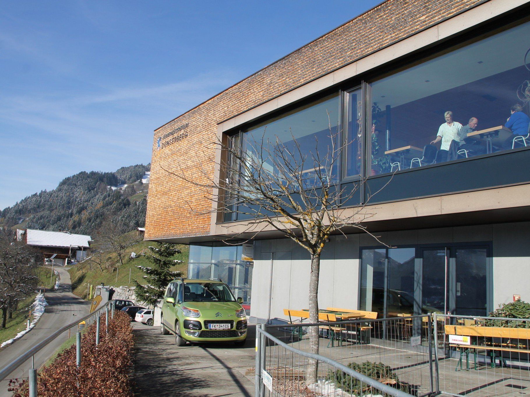 Der Gemeindesaal Dünserberg erhält eine neue Sonnenterrasse. Das Fundament wurde bereits gesetzt. Der Gemeindesaal Dünserberg erhält eine neue Sonnenterrasse. Das Fundament wurde bereits gesetzt.