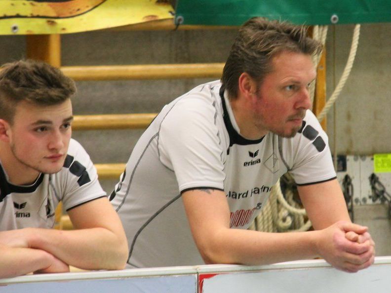 RW Rankweil-Präsident Ulli Bischoff spielt im 1b-Team mit und unterstützt die jungen Kicker. RW Rankweil-Präsident Ulli Bischoff spielt im 1b-Team mit und unterstützt die jungen Kicker.