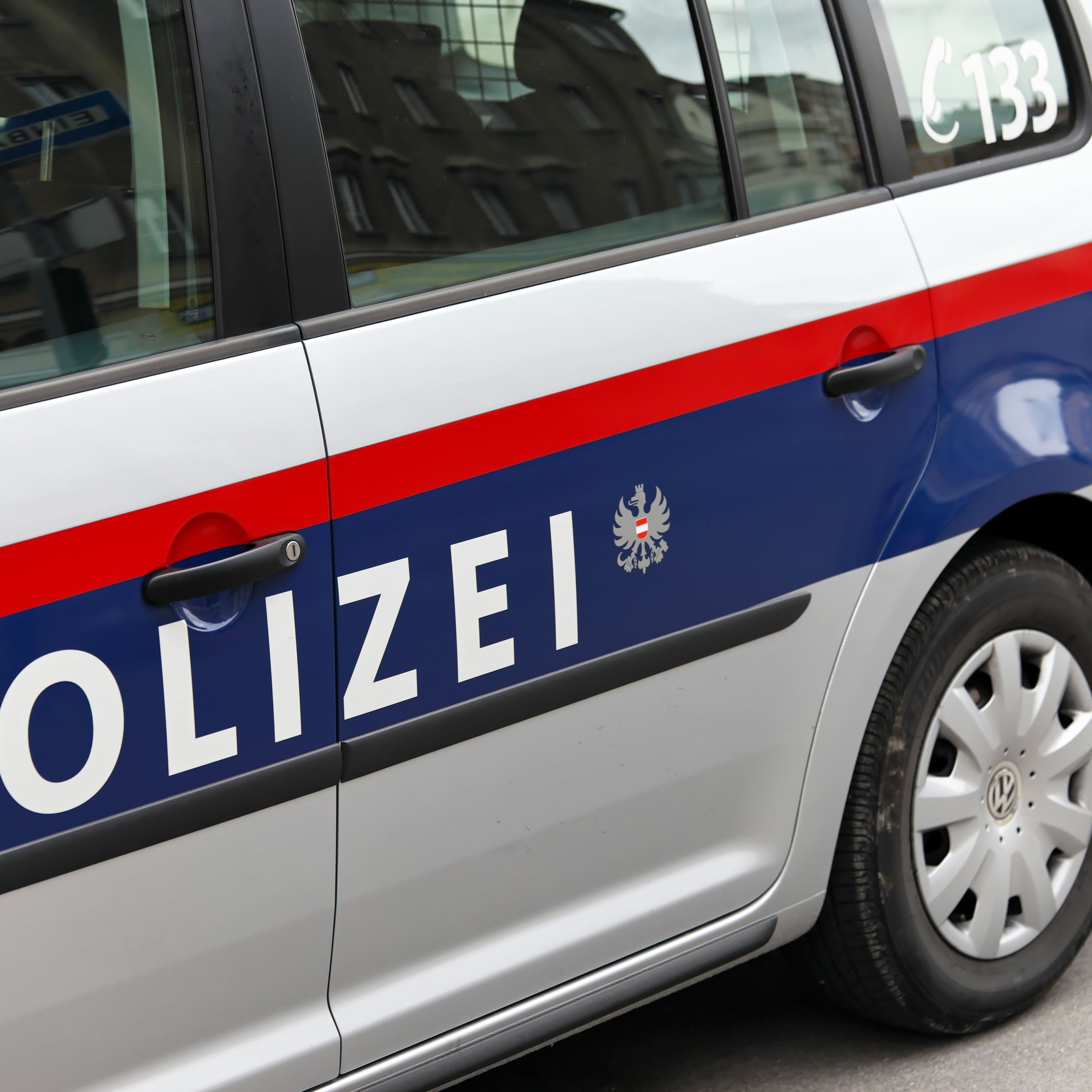Die Polizei sucht Zeugen der Fahrerflucht in Alberschwende. Die Polizei sucht Zeugen der Fahrerflucht in Alberschwende.