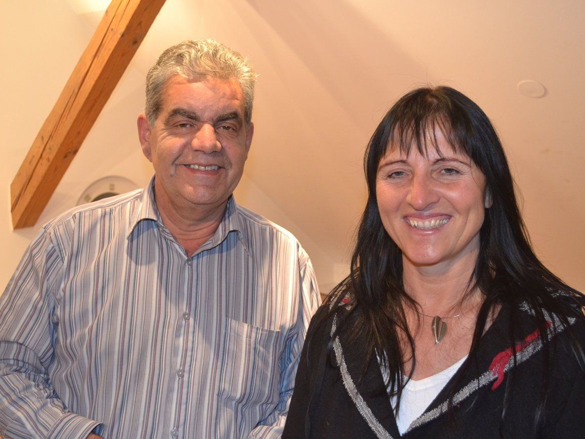 Gemeindearchivar Thomas Gamon mit Kursleiterin Ulrike Unterthurner. Gemeindearchivar Thomas Gamon mit Kursleiterin Ulrike Unterthurner.