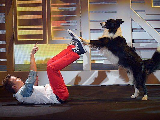 Der Tiertrainer Lucas und Hund Falco aus Wien in der Livesendung der RTL Castingshow "Das Supertalent"