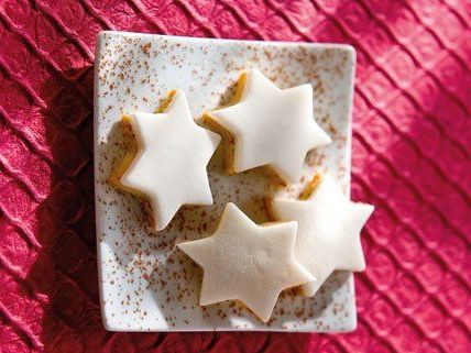 Das Geheimnsi guter Zimtsterne: Vor dem Backen rasten lassen. Das Geheimnsi guter Zimtsterne: Vor dem Backen rasten lassen.