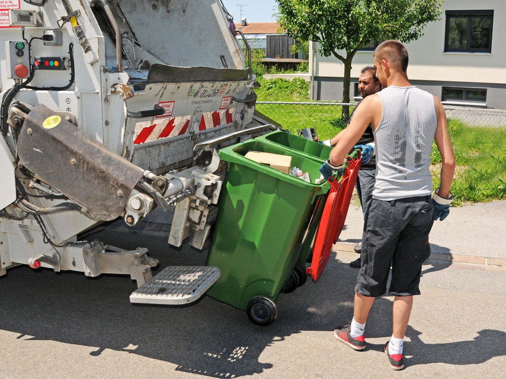Altpapier soll in Kennelbach ab Mitte 2014 per Papiertonne gesammelt werden Altpapier soll in Kennelbach ab Mitte 2014 per Papiertonne gesammelt werden