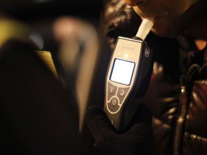Im burgenland stoppte die Polizei einen alkoholisierten Buslenker. Im burgenland stoppte die Polizei einen alkoholisierten Buslenker.