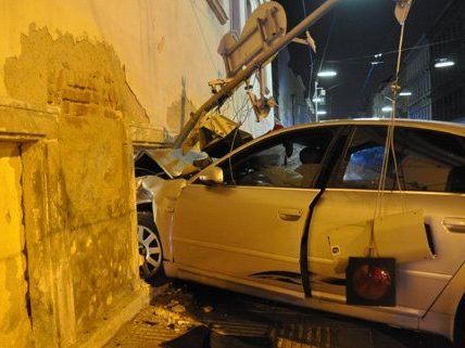 Die gesamte Familie befand sich bei dem Unfall im Auto. Die gesamte Familie befand sich bei dem Unfall im Auto.