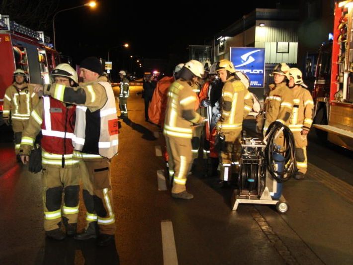 Vier Feuerwehrmänner wurden verletzt Vier Feuerwehrmänner wurden verletzt