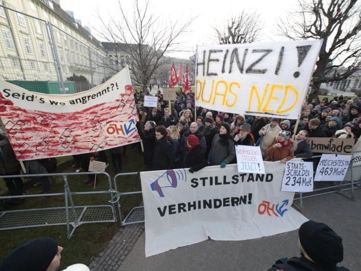 Die Studierenden gehen am Dienstag gegen die Regierung auf die Straßen. Die Studierenden gehen am Dienstag gegen die Regierung auf die Straßen.