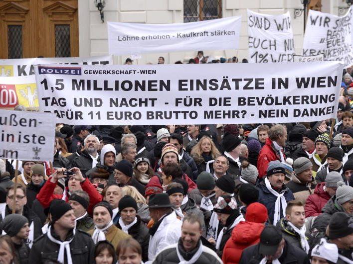 Tausende Beamte sind am Mittwoch in Wien auf die Straßen gegangen.