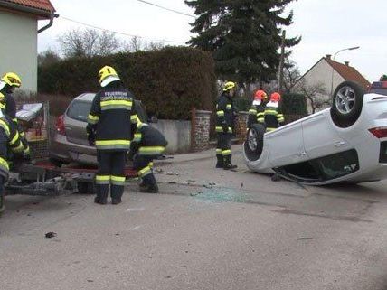 Eine Person wurde bei dem Unfall in NÖ verletzt. Eine Person wurde bei dem Unfall in NÖ verletzt.