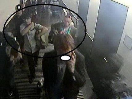 Die Polizei sucht nach den beiden im Kreisbereich markierten Männern. Die Polizei sucht nach den beiden im Kreisbereich markierten Männern.