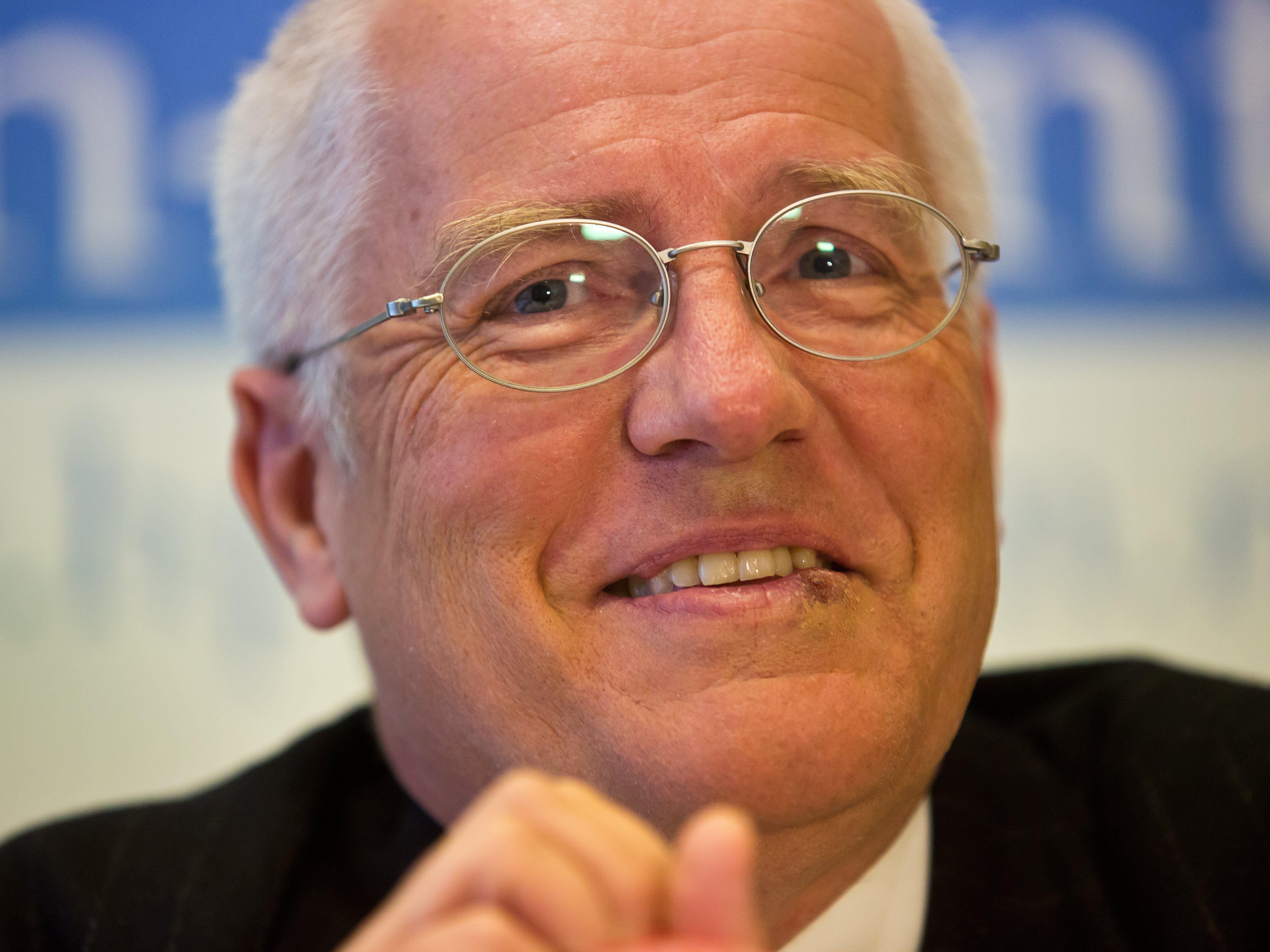Hans-Peter Martin will im EU-Parlament bleiben.