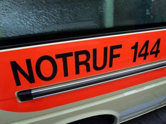 Pkw-Lenker fuhr Motorradfahrer selbst ins Krankenhaus. Pkw-Lenker fuhr Motorradfahrer selbst ins Krankenhaus.
