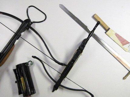Mehrere illegale Waffen wurden in der Wohnung in Favoriten gefunden. Mehrere illegale Waffen wurden in der Wohnung in Favoriten gefunden.
